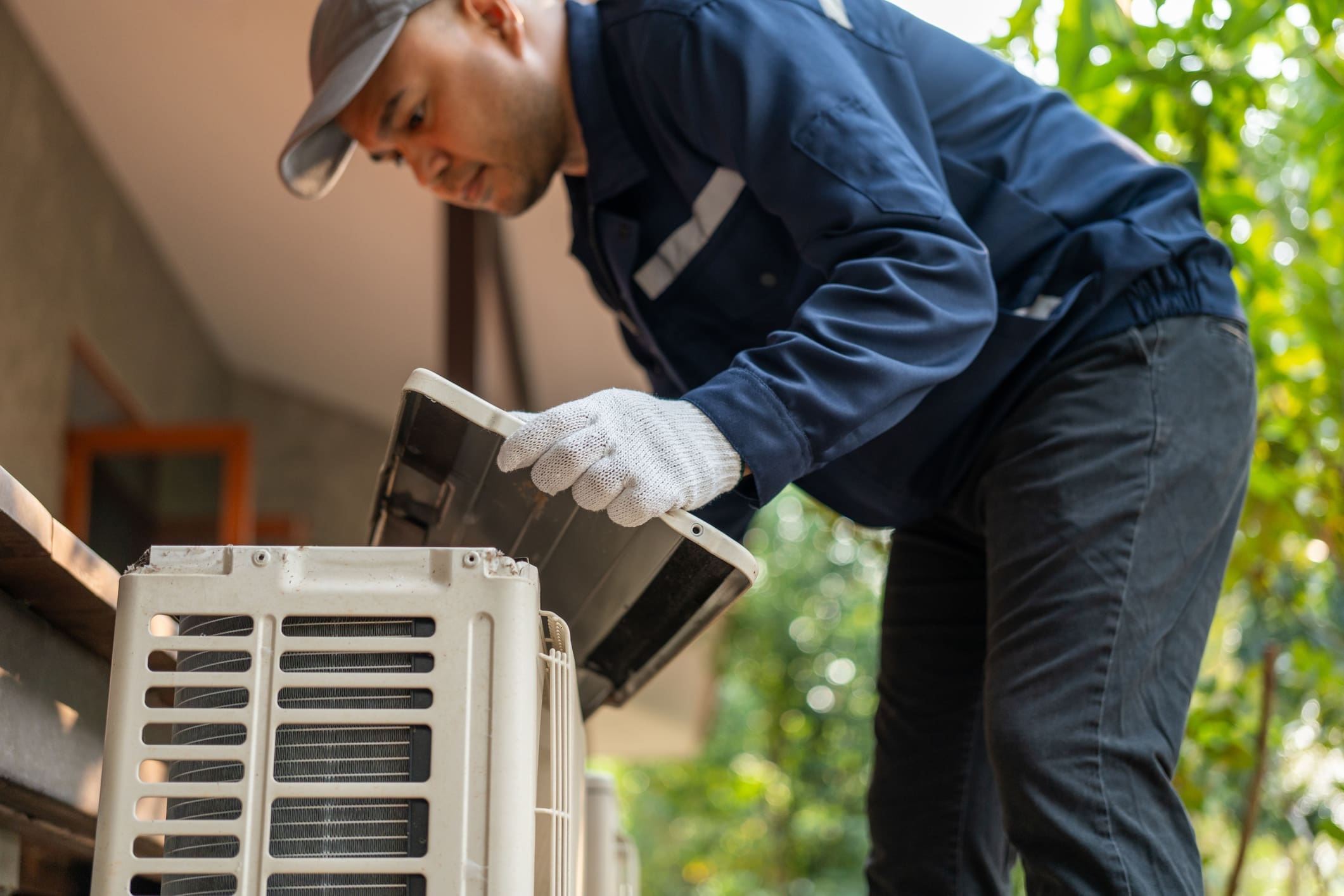HVAC technician working outside Florida